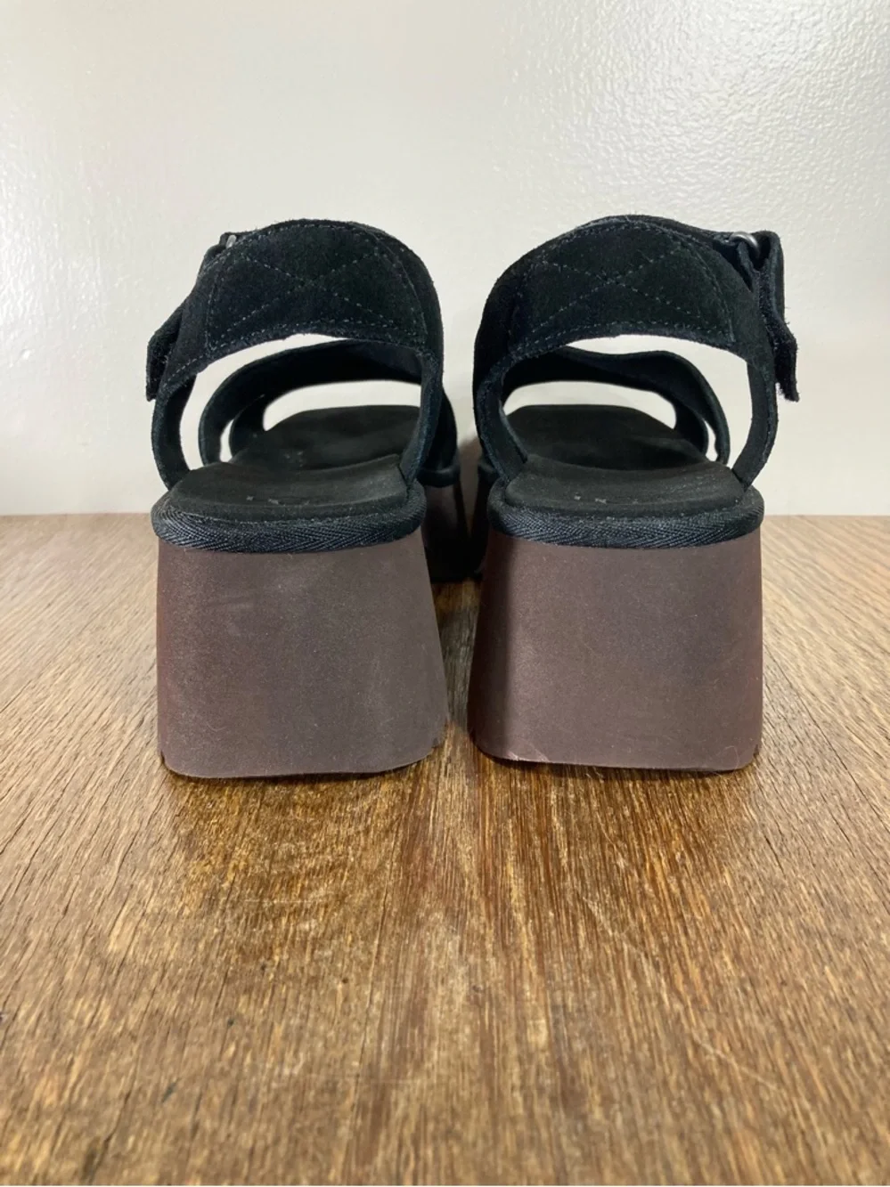 New Ugg New Heights Platform Chunky Sandal Women’s Size 8.5 Black - Picture 4 of 8